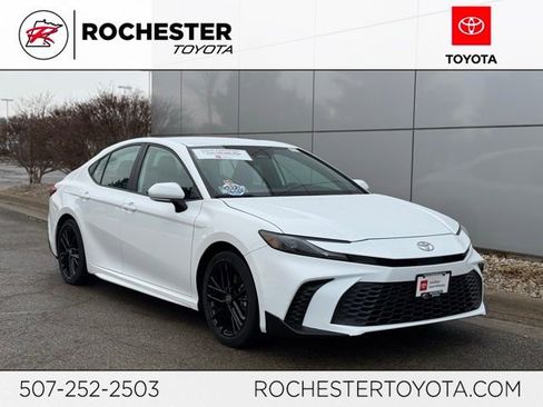 Certified 2025 Toyota Camry SE image 1