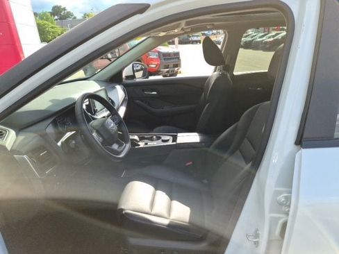 Used 2025 Nissan Rogue SV w/ SV Premium Package AWD/4WD image 17