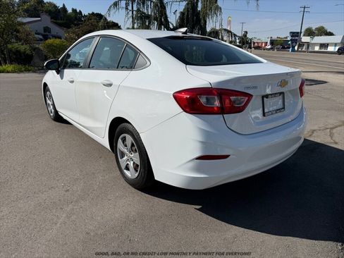 Used 2017 Chevrolet Cruze LS FWD image 5