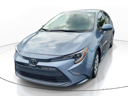 Used 2023 Toyota Corolla LE FWD image 3