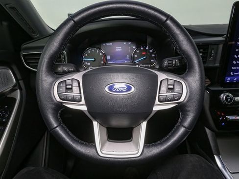 Used 2022 Ford Explorer Limited w/ Limited Technology Package image 31