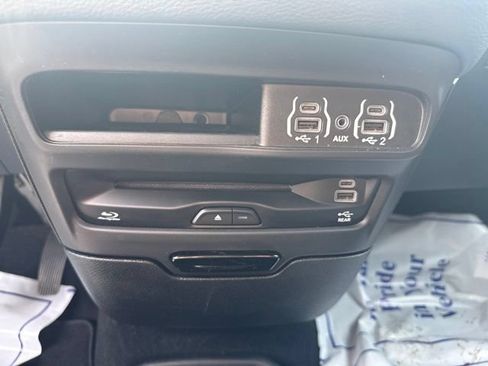 Used 2022 Chrysler Pacifica Touring-L w/ Uconnect Theater Family Group AWD/4WD image 32