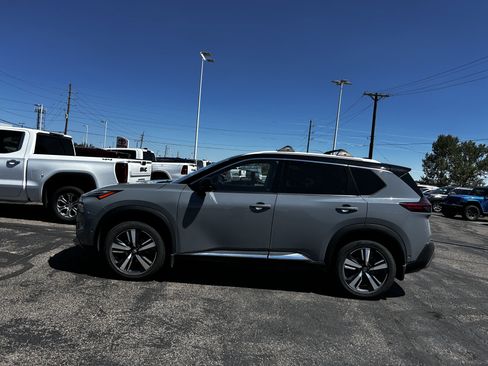 Used 2021 Nissan Rogue Platinum AWD/4WD image 2