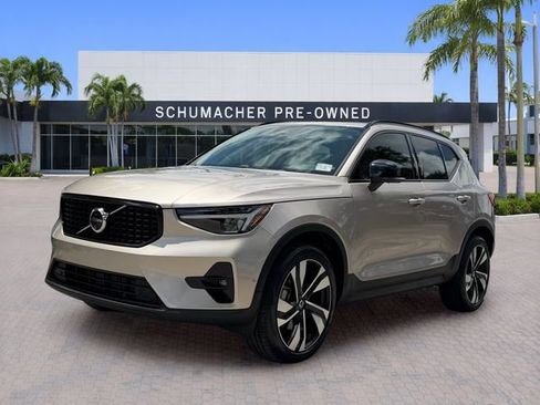 Certified 2024 Volvo XC40 B5 Plus w/ Protection Package Premier AWD/4WD image 3