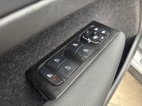 Used 2022 Volvo XC40 T4 R-Design w/ Protection Package Premier image 15