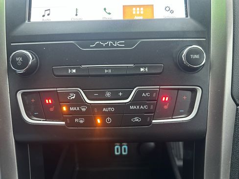 Used 2019 Ford Fusion SE image 15