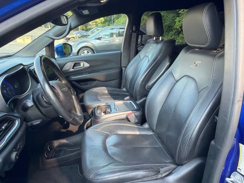 Used 2019 Chrysler Pacifica Touring-L Plus w/ S Appearance Package FWD image 15
