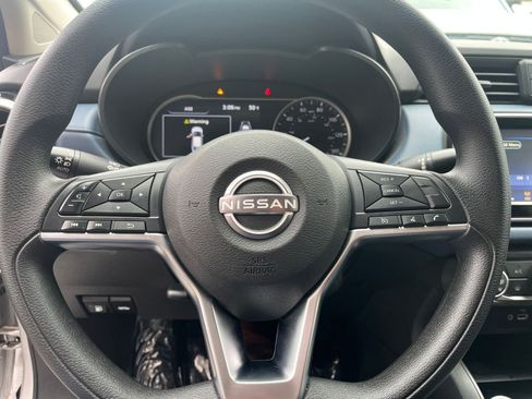 Used 2025 Nissan Versa SV FWD image 28
