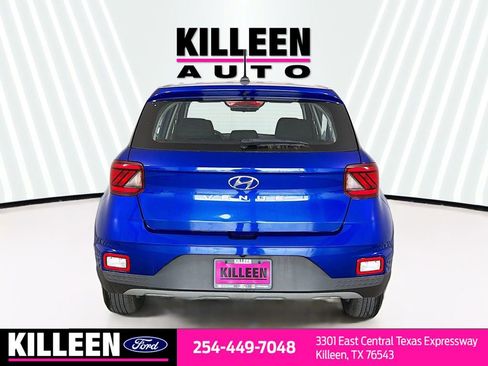 Used 2024 Hyundai Venue SE FWD image 7