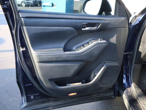 Used 2020 Toyota Highlander XLE image 20