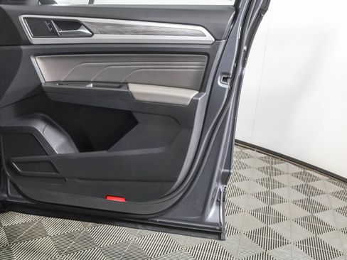 Used 2022 Volkswagen Atlas Cross Sport SE w/ Panoramic Sunroof Package image 48