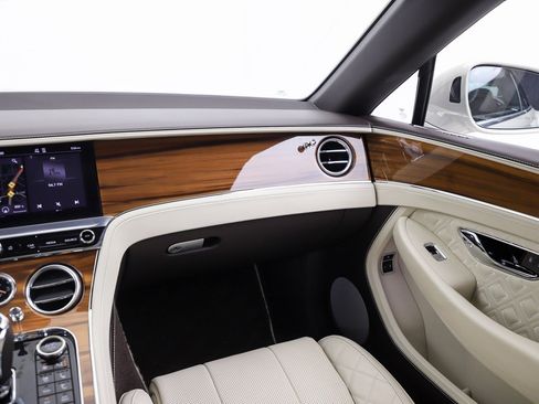 Used 2022 Bentley Continental GT AWD/4WD image 31
