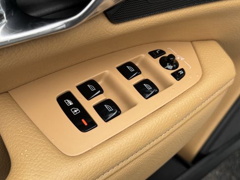 Used 2018 Volvo V90 T6 Cross Country w/ Convenience Package image 24