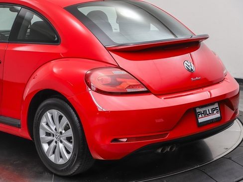 Used 2018 Volkswagen Beetle 2.0T S FWD image 12