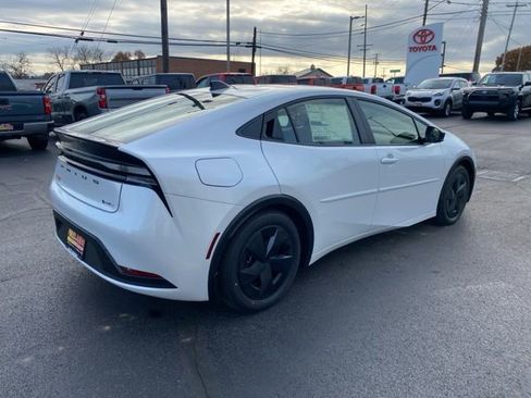New 2026 Toyota Prius Plug-In Hybrid image 9