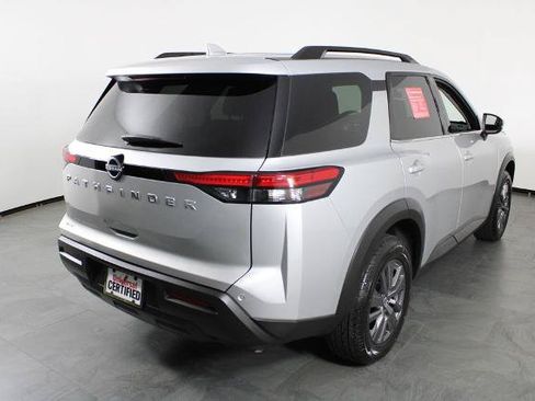 Certified 2025 Nissan Pathfinder SV FWD image 4