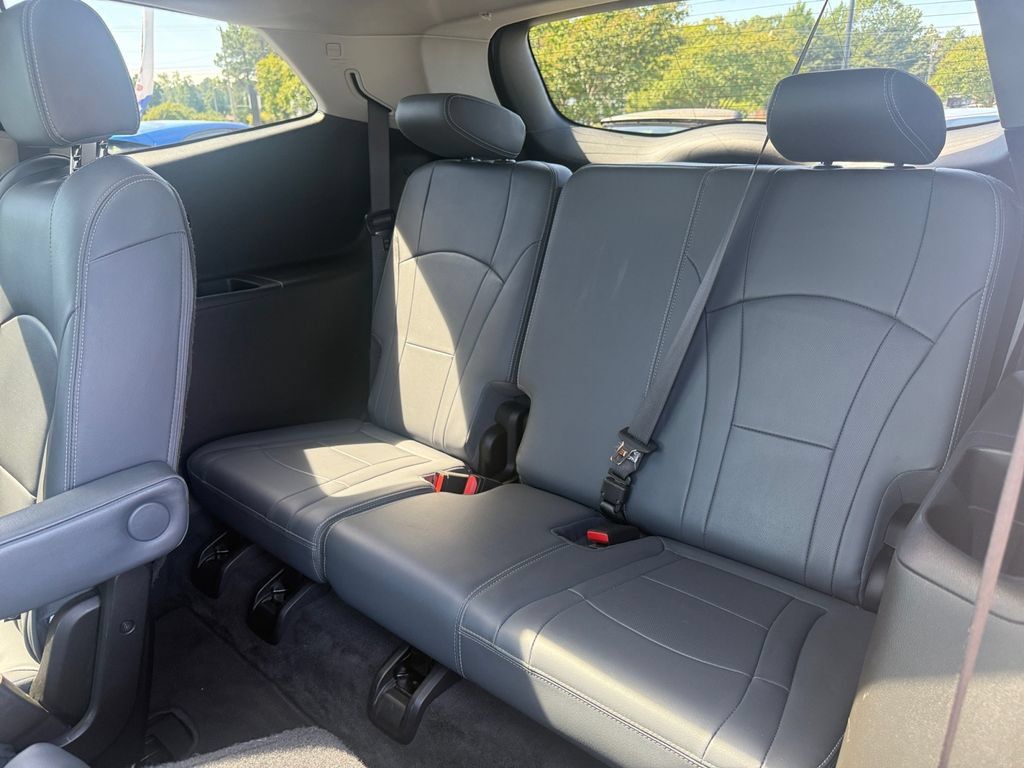 Used 2019 Buick Enclave Essence w/ LPO, Luxury Package AWD/4WD image 16