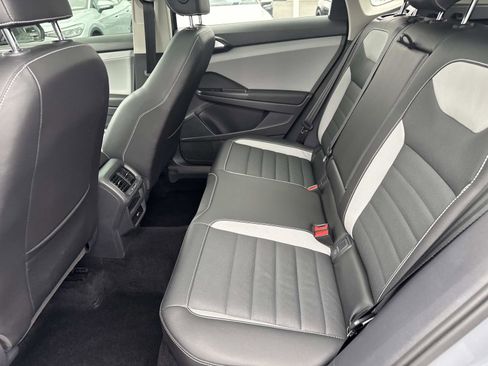 Certified 2023 Volkswagen Taos SEL image 10