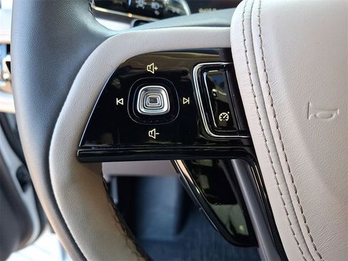 Used 2024 Lincoln Aviator AWD w/ Premium Package image 17