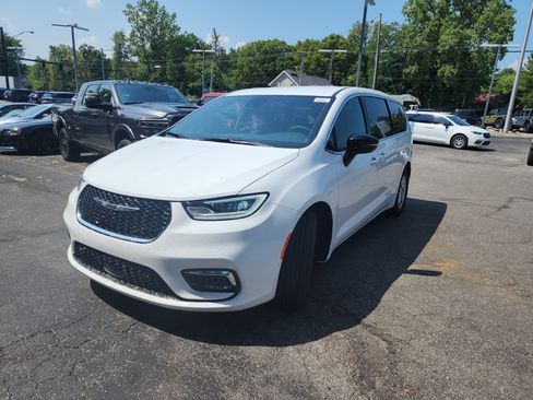 New 2026 Chrysler Pacifica Select image 19