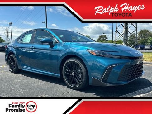 New 2026 Toyota Camry SE FWD image 1