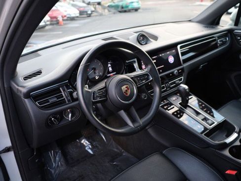Used 2023 Porsche Macan S image 24