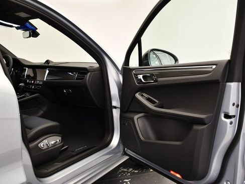 Certified 2026 Porsche Macan Turbo AWD/4WD image 49