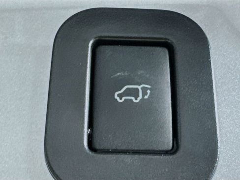 Used 2013 Toyota Sienna XLE FWD image 33