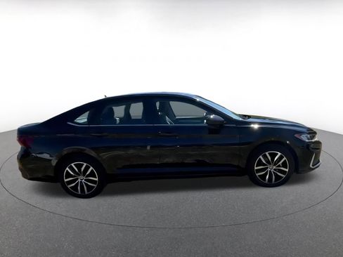 Used 2025 Volkswagen Jetta SE image 17