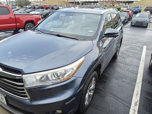 Used 2015 Toyota Highlander XLE AWD/4WD image 2