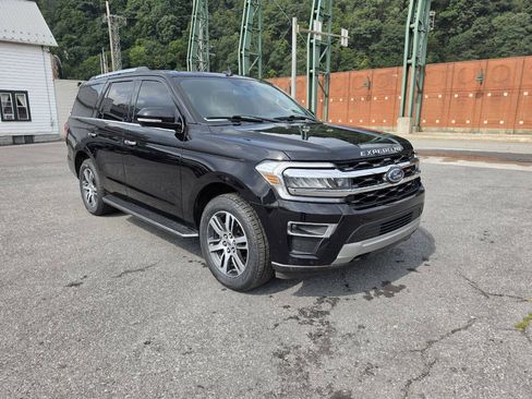 Used 2022 Ford Expedition Limited AWD/4WD image 2