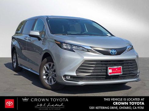 Certified 2025 Toyota Sienna XLE FWD image 1