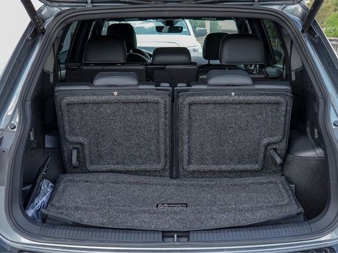 New 2024 Volkswagen Tiguan SE R-Line image 28
