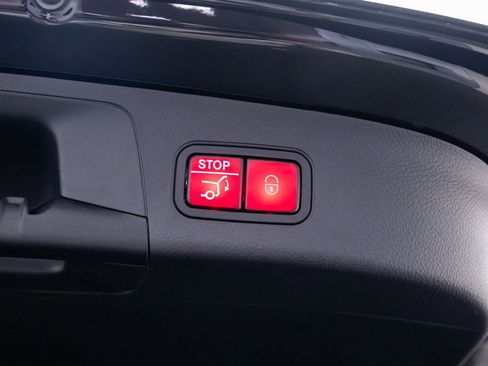 Used 2025 Mercedes-Benz GLA 250 4MATIC w/ Exclusive Package image 34