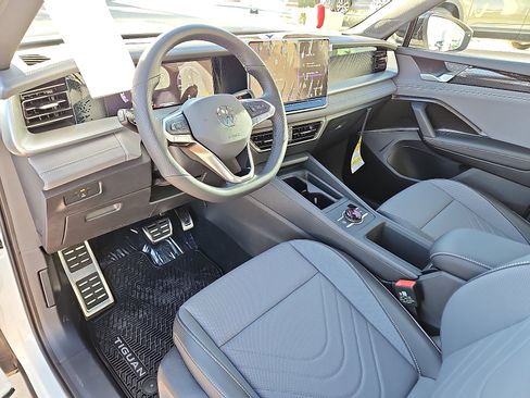 New 2026 Volkswagen Tiguan SE R-Line FWD image 13