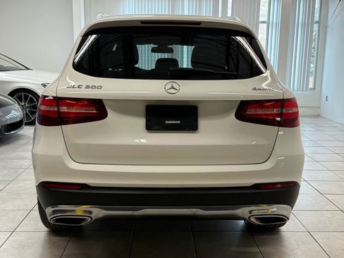 Used 2018 Mercedes-Benz GLC 300 4MATIC w/ Multimedia Package image 8
