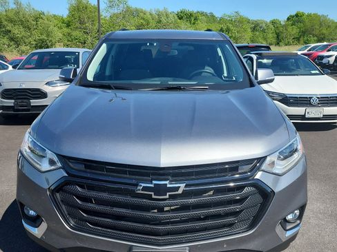 Used 2021 Chevrolet Traverse LT w/ LPO, Black Accent Package AWD/4WD image 12