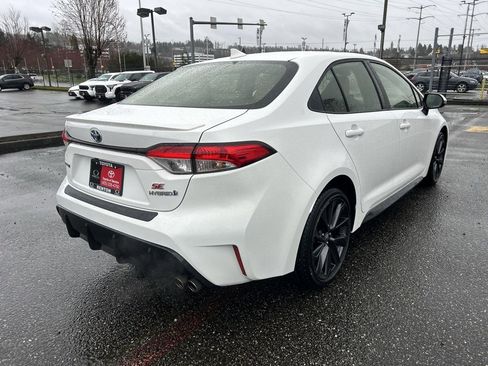 Certified 2024 Toyota Corolla SE w/ SE Package image 5