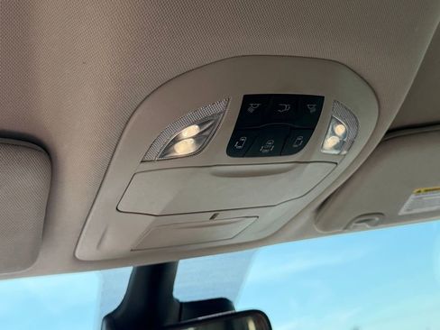 Used 2023 Chrysler Voyager LX image 28