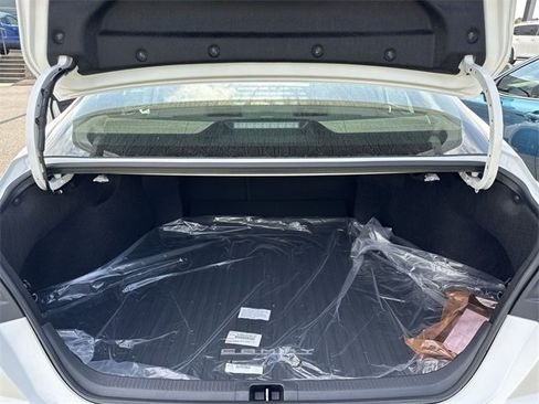 Used 2025 Toyota Camry SE image 10