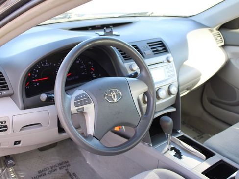 Used 2011 Toyota Camry LE image 16