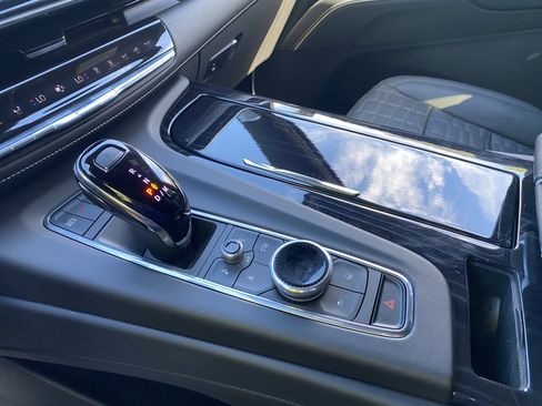 Used 2024 Cadillac Escalade V w/ LPO, ONYX Package image 31