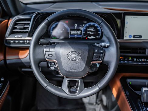 Certified 2025 Toyota Crown Signia XLE image 26