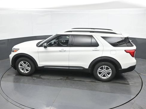 Used 2020 Ford Explorer XLT w/ Equipment Group 202A AWD/4WD image 40