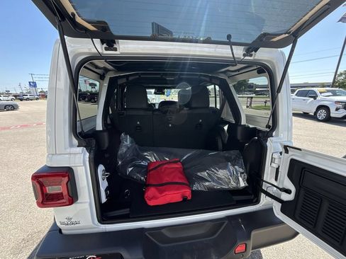 New 2025 Jeep Wrangler Unlimited Sahara AWD/4WD image 16