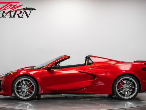 Used 2025 Chevrolet Corvette Z06 image 2