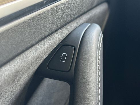 Used 2023 Tesla Model Y Long Range AWD/4WD image 33
