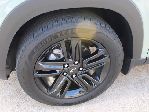 Used 2025 Chevrolet Trax ACTIV w/ Driver Confidence Package image 10