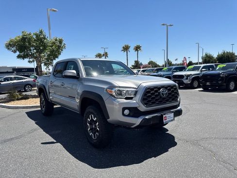 Certified 2020 Toyota Tacoma TRD Off-Road w/ Technology Package AWD/4WD image 4