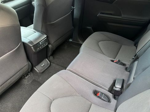 Used 2025 Toyota Highlander LE image 12